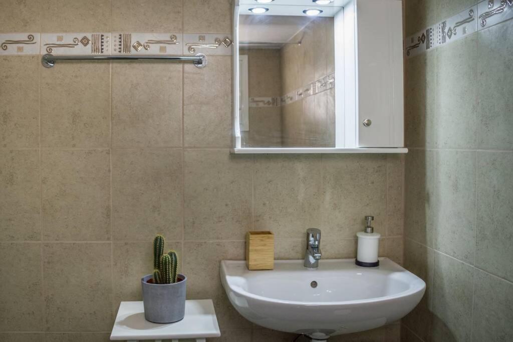 Blanca Serenidad Luxury Apartment Methana Bagian luar foto