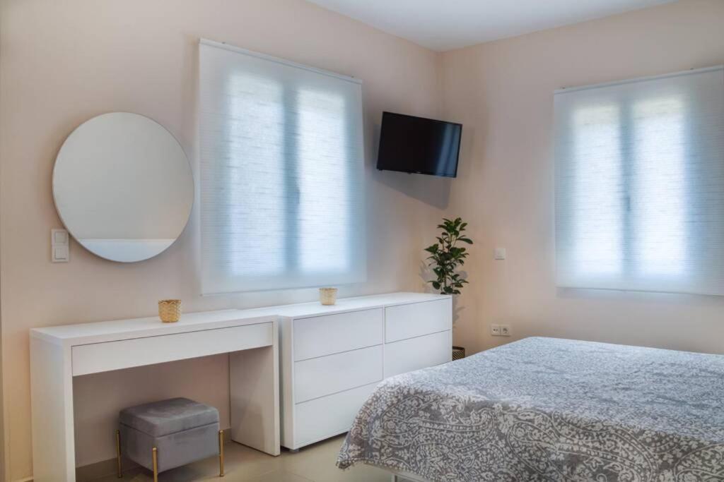 Blanca Serenidad Luxury Apartment Methana Bagian luar foto